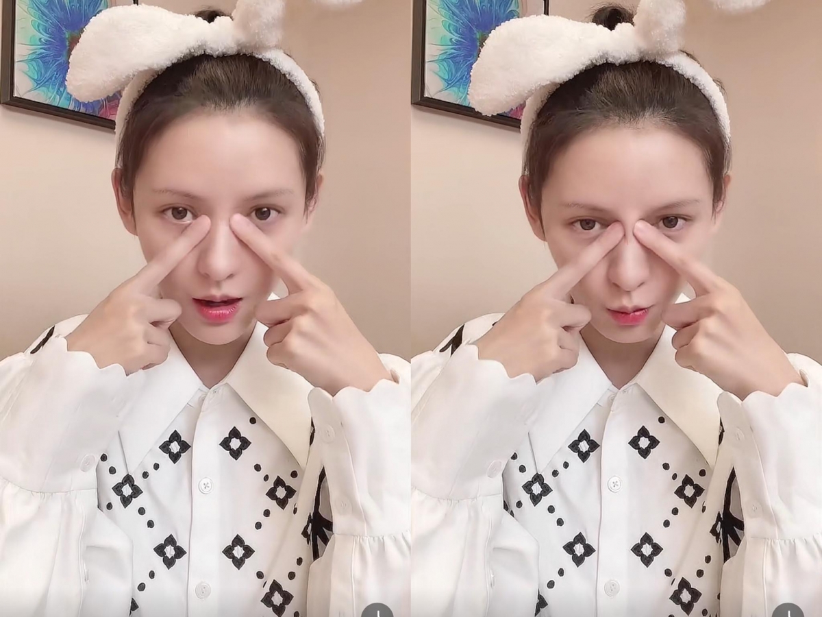 徒手瘦鼻操：缩鼻翼、拯救塌鼻梁和大鼻头 步骤1、双手食指抵住内眼角处鼻梁位置，同时往中间推共10次，坚持做一段时间，后天努力下也能帮助塌鼻梁变得更高挺一些。