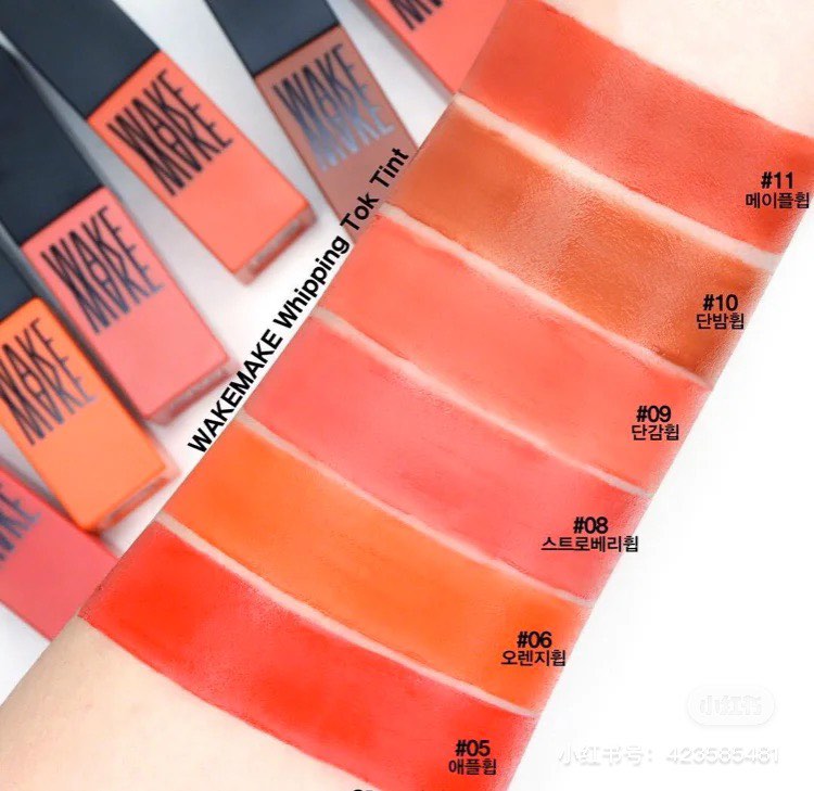 # 8 WAKEMAKE 口红 韩国Olive Young旗下的WAKEMAKE是韩国女生、韩国女明星大爱的一款小众彩妆品牌,尤其口红系列特别火!奶油慕斯系列Whipping Tok、恒彩哑光系列Lip Paint和黑管身Rouge Gun Zero在韩国都很受欢迎呢~