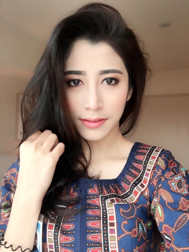 Inthira正式和Jeff创建频道成为YouTuber前,曾任职过新航空姐,后因身体健康因素合约结束后离职。除了当过空姐她还在服务业和化妆师领域工作过。