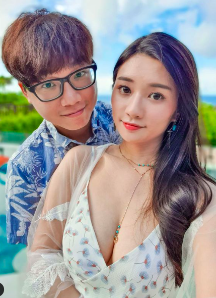 此外俩人也声明是和平分手、没有第三者介入。对于观众提问的:对于当初花60K告白的举动会不会后悔,林尚进明确表示当时是自己想给秋雯惊喜、真心想让对方开心,并不是女方要求的,不会因为如今分手了就对当初做过的事感到后悔。