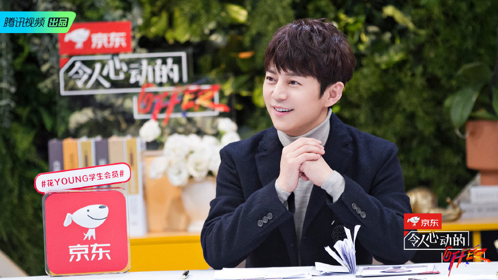 何炅：「成年人的世界里没有那么多逆袭；人生所谓的逆袭，在于你的一切努力都做到了，可是你没有得到一个好的回报；这个时候你就渴望逆袭，希望有别的外力给我们一个什么样的机会。我角色，我们在等待人生逆袭的时候，已经在承认自己无能为力了。」 我们免不了期待“逆袭”、“绝地反击”，但我们同时也必须承认，现实生活中确实没有那么多逆袭可言。与其将希望寄予运气或外力之上，不如更踏实地做好自己吧！ 何炅：「在你没有释放出善意之前，也先别释放敌意。一上来就先把武器和刺都亮出来的时候，有时可能后面要花很长时间去解除别人对你的芥蒂。」 无论是作为职场新鲜人，还是加入一家新公司，切记不能展现得过于强势。