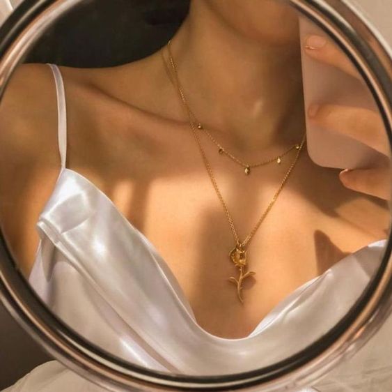 有双下巴、颈纹、颈部线条不好看困扰的女生必学~今天这组韩国皮肤科院长、皮肤药学硕士美女博主 @ Yvony蟹太太推荐的「2分钟天鹅颈养成术」,动作简单好记之余还特别见效!就像博主强调的:保养早一天年轻多一天;想要保养出冻龄少女感天鹅颈、让体态气质变更好的Girls千万不要偷懒,赶紧笔记起来开练吧: