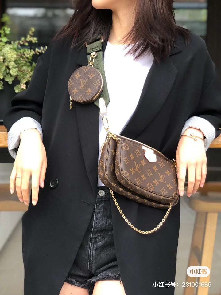 # LV Multi Pochette Accessories麻将包 麻将包时尚趋势正是由LV带火的～除了2019年推出的「一大一小经典老花皮革 + 一个同款老花小零钱包」Multi Pochette Accessories 3合1组合包包值得入手；