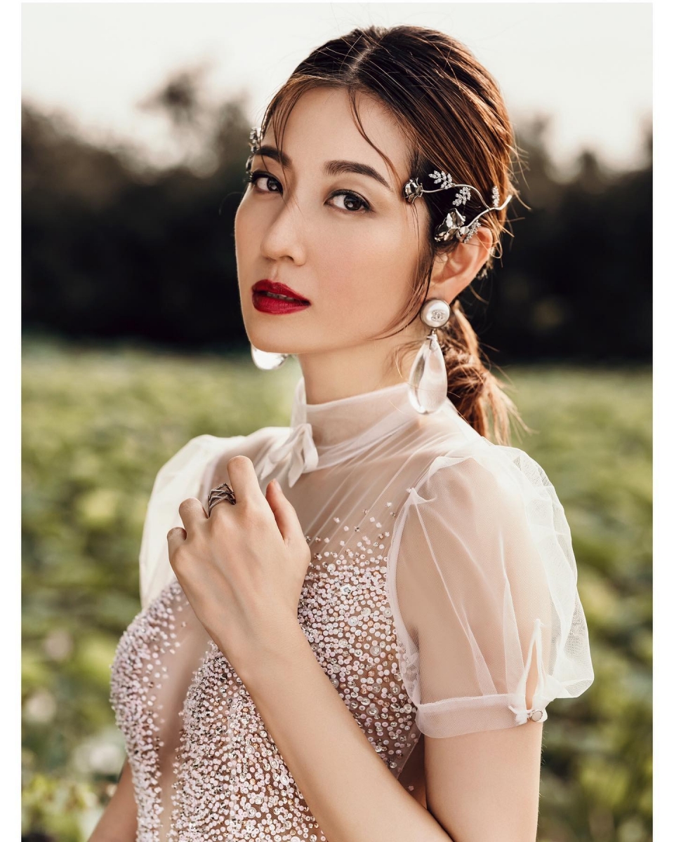 「人生像一张有去无回的单程车票;没有彩排、每一场都是现场直播。把握好每次演出,便是最好的珍惜。」 「趁还年轻、趁时光还没有吞噬我们的记忆、趁我们还有呼吸,去做你想做的事吧!」