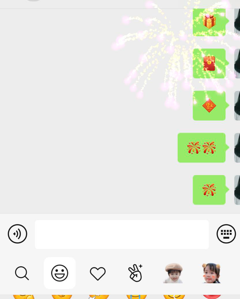 炸弹、烟花、撒花表情发送给小伙伴时还会显现全屏特效,有开提示音和震动的手机还会接收到震动感哦!