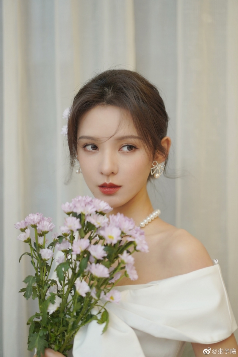 上述方法是不是很简单呢？? 和运动一样只要有恒心坚持做下去，凭借后天努力也能让小脸蛋儿变得更加精致哦！马上趁宅家防疫期间把张予曦的有效瘦双下巴、瘦鼻操练起来，2021一起立志变美！❤️