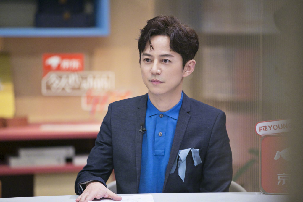 何炅：「被批评的时候，千万不要觉得天塌下来了；批评来的时候先用一个正面的态度去对待它。首先是有人在给你机会进步，另外一点你要抓住这个机会，要么直接问、要么自己思考、要么去跟旁边的朋友讨论：我到底什么地方可以进步。（被批评）一定不是世界末日。」 何炅：「你可以（为工作）掉眼泪；第一、你可以找一个你最信任的同伴分享，第二、最好是你自己去消解，第三、你也可以跟家人分享。不要去和你的老板哭…这都不是一个对的选择，因为这是把你最脆弱的一面亮给了对你最有期待的人。」 踏入职场后难免有时会犯错、免不了会受上司批评。批评并非天塌下来、也并非意味着你从此就一无是处，在收到批评时应以开放态度去接受它、消化它，学习自我检讨反省，并从中积极找方法让自己更进步。同时也谨记，不要在上司或老板面前为工作掉眼泪，你可以脆弱、但不能把最脆弱的一面量给应对你有期待的人。