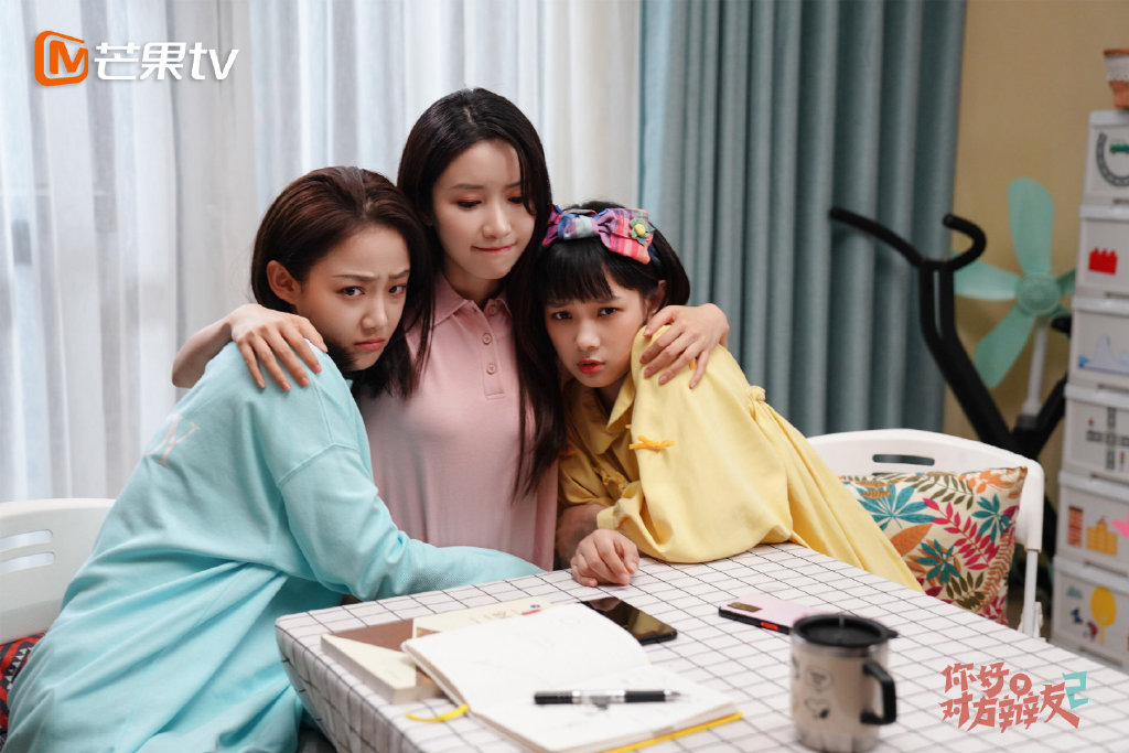 《你好对方辩友第二季》 第一季《你好对方辩友》收获7.8分超高评价!此番第二季故事正式来袭、刚开播几集便收获平均4-5颗星好评,值得入坑一追!剧情讲述曾经的辩论强校东财大与不相上下的北交大合并。来自东财大校的小鱼、南北、陶好、团子面临被取代的巨大危机,而取代他们的,正是团子表白失败的刘彦泽、小鱼从小的冤家对头殷楠! 不甘沦为替补的他们决定发起挑战,却遗憾失败告终;从“听天由命”到“励志翻身”的过程中他们收获成长,更感受到了辩论中的真正乐趣,友谊凝聚力更上一层。一众热血青年为参加梦想中的全国赛披荆斩棘,最终半决赛遇到校队死敌~面对学校压力,集体荣誉和自身梦想,他们要做出这一年来,最艰难的选择…