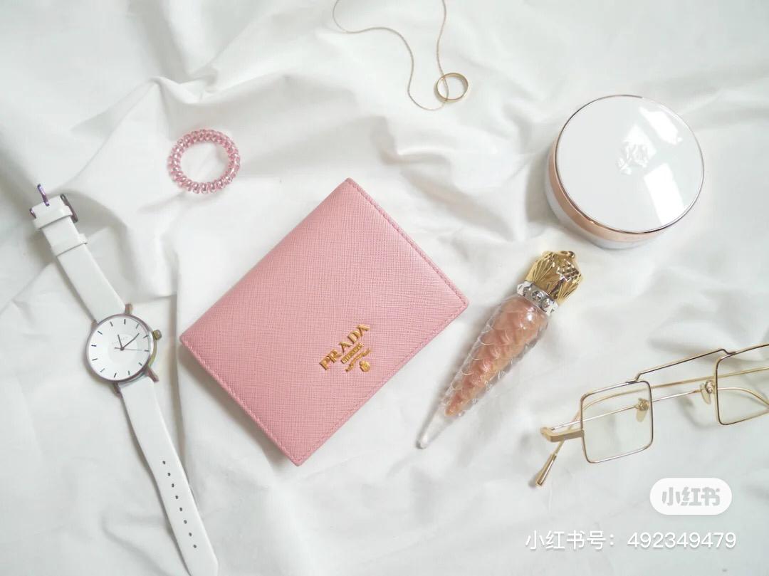 prada 裸粉色钱包 2