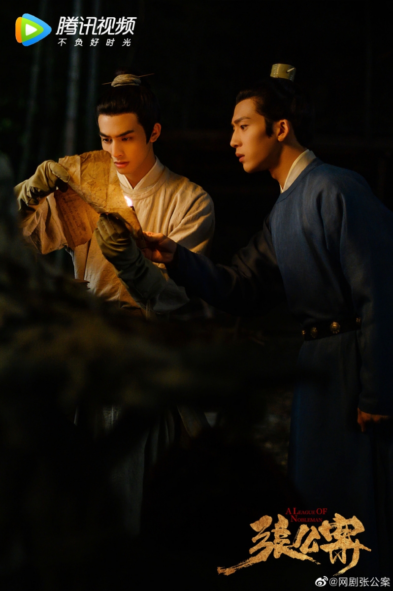 宋威龙 | 《张公案》 宋威龙和井柏然领衔主演的《张公案》释出的首版片花中,整体画风、制作风格像极了大电影feel,探案悬疑剧情看起来也非常不错,相信会是一部很精彩的好剧!故事讲述礼部侍郎兰珏偶遇穷书生张屏(宋威龙 饰)后,后者从小吏最后官至丞相的波澜壮阔人生故事。