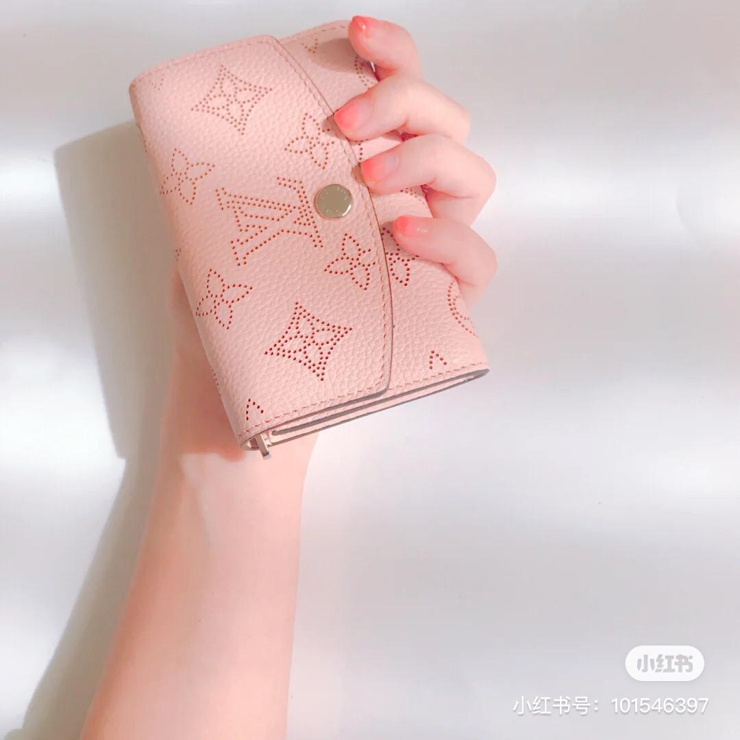 LV 裸粉色钱包 2