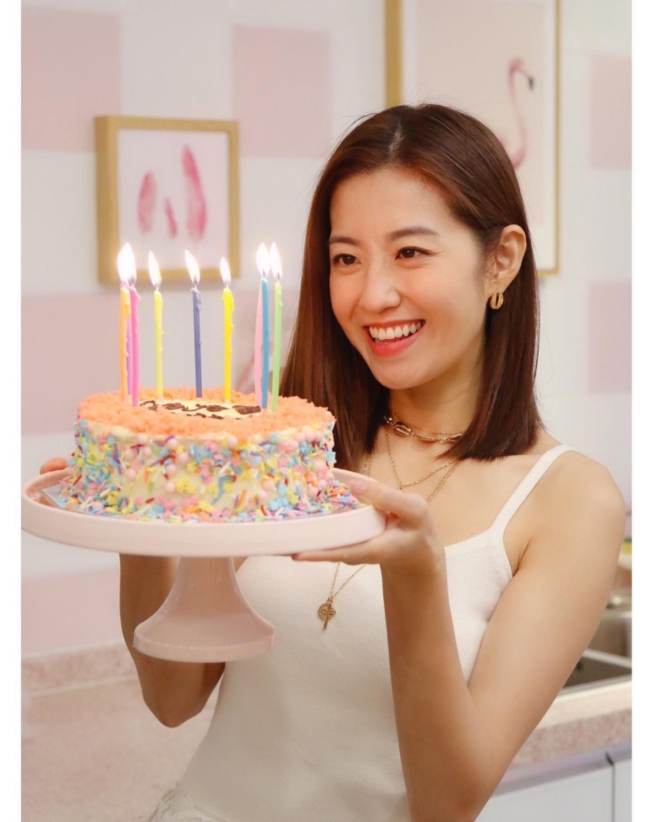 「想做的事就去做吧!因为这世界,一秒钟也不会为我们停留。」 「时光里总会有很多惊艳而美丽的东西。在拥有之前,我们首先要完善自我,与其匹配。」