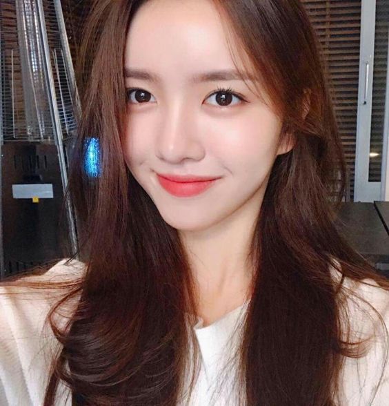 # 美肌魔法3部曲之一：先水 彻底清洁完脸部肌肤后，这时的毛孔正处于扩张状态；抓紧机会给它喂入渗透力好、具有保湿补水功效的化妆水，利用它将肌肤水分状态调节好，有效加强对后续保养品的吸收。