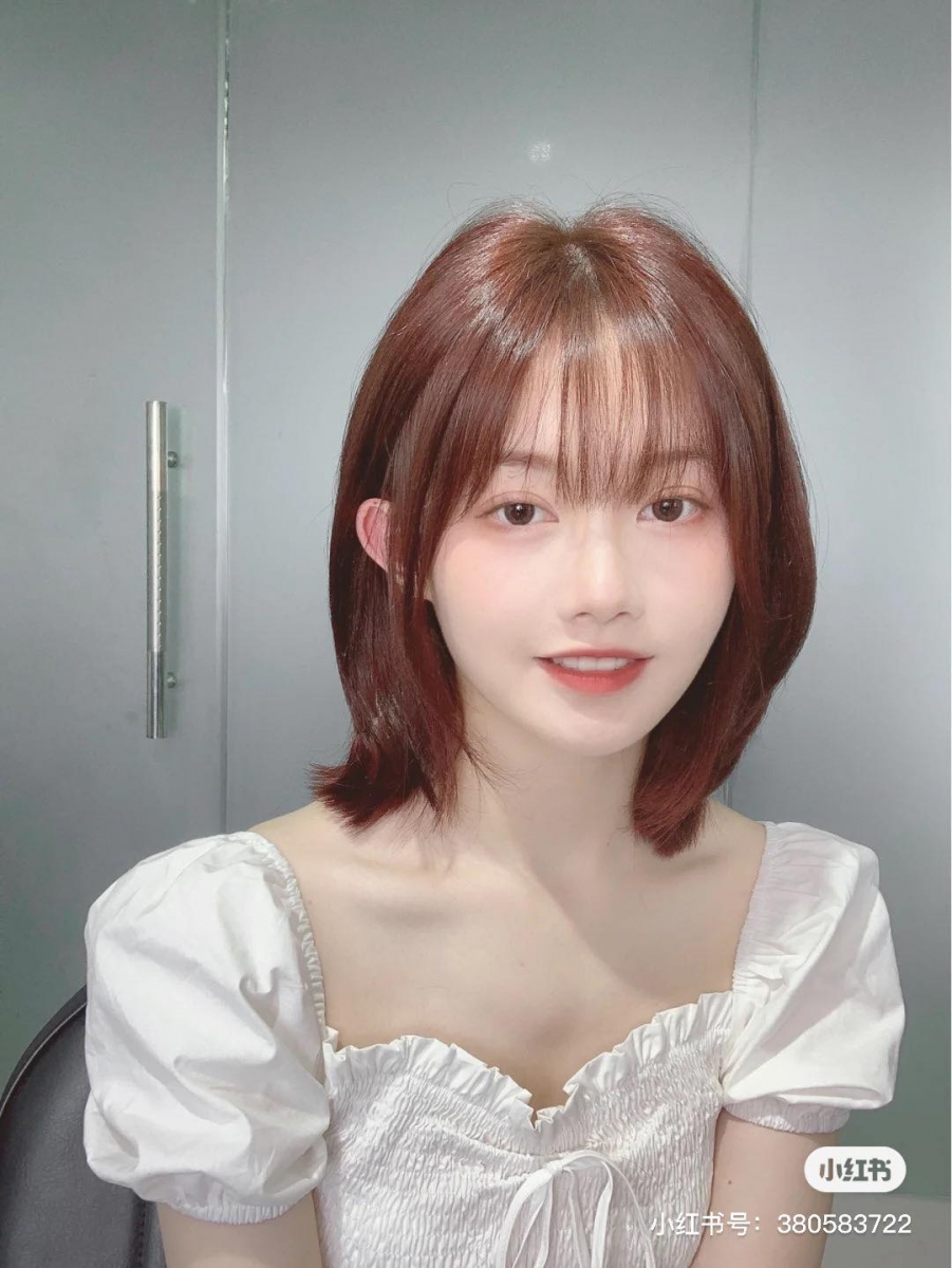 蜜糖橘棕调：偏向日韩style的蜜糖橘棕色同样显白不挑肤色，和各种风格的穿搭都能搭配；追求发色百搭的Girls可以优先考虑这款！