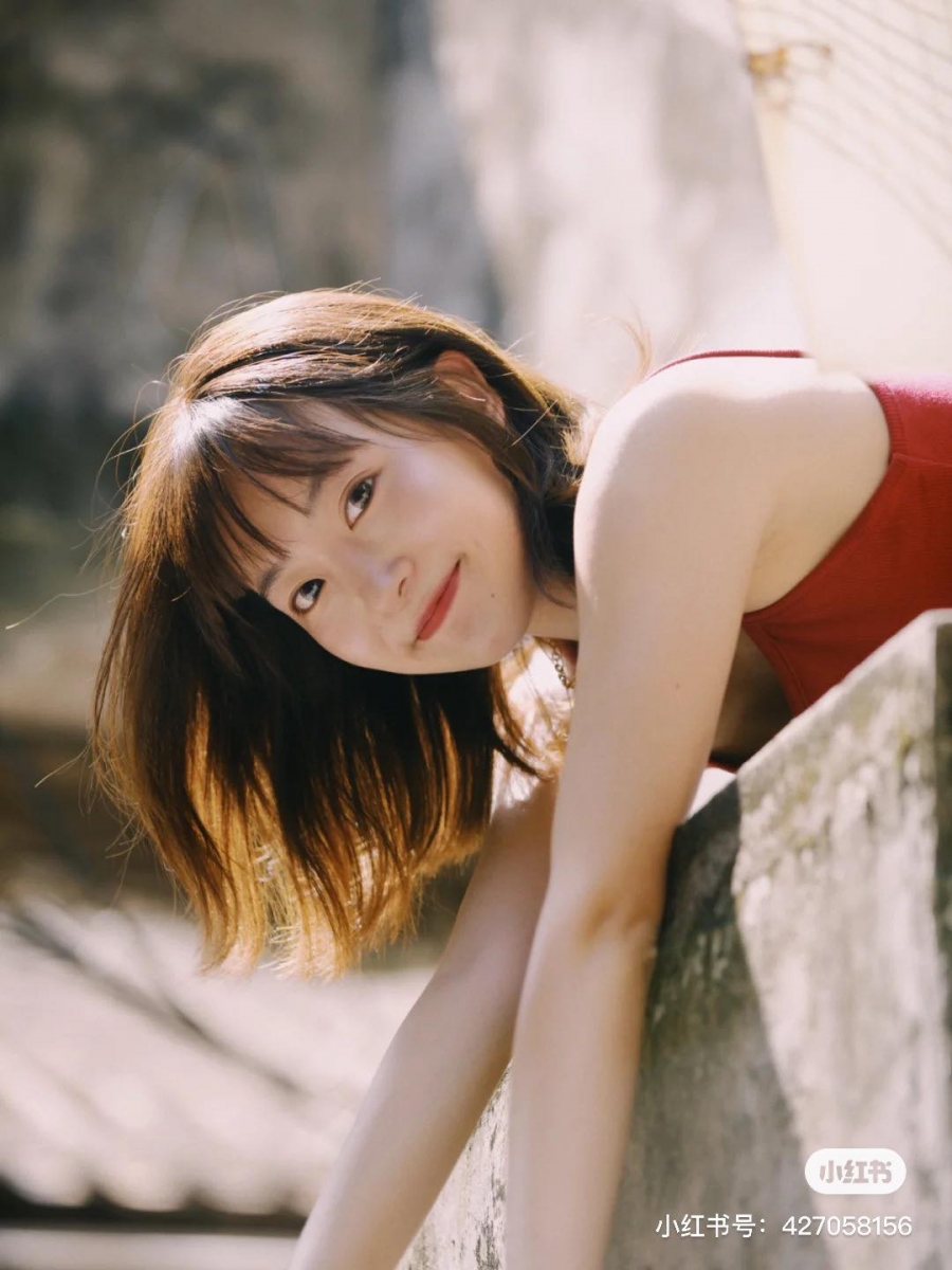 推荐色 ： # Sugar Ash 蜜糖醇棕 （RM34.90） >> 【点击查看购买详情】 不容易出错的一款蜜糖棕中性色，无论肤色冷暖都能驾驭、显白不挑人！原发色时是黑色的话会和博主一样染出冷棕色，头发底色偏浅的话则会带闷青色的棕调。