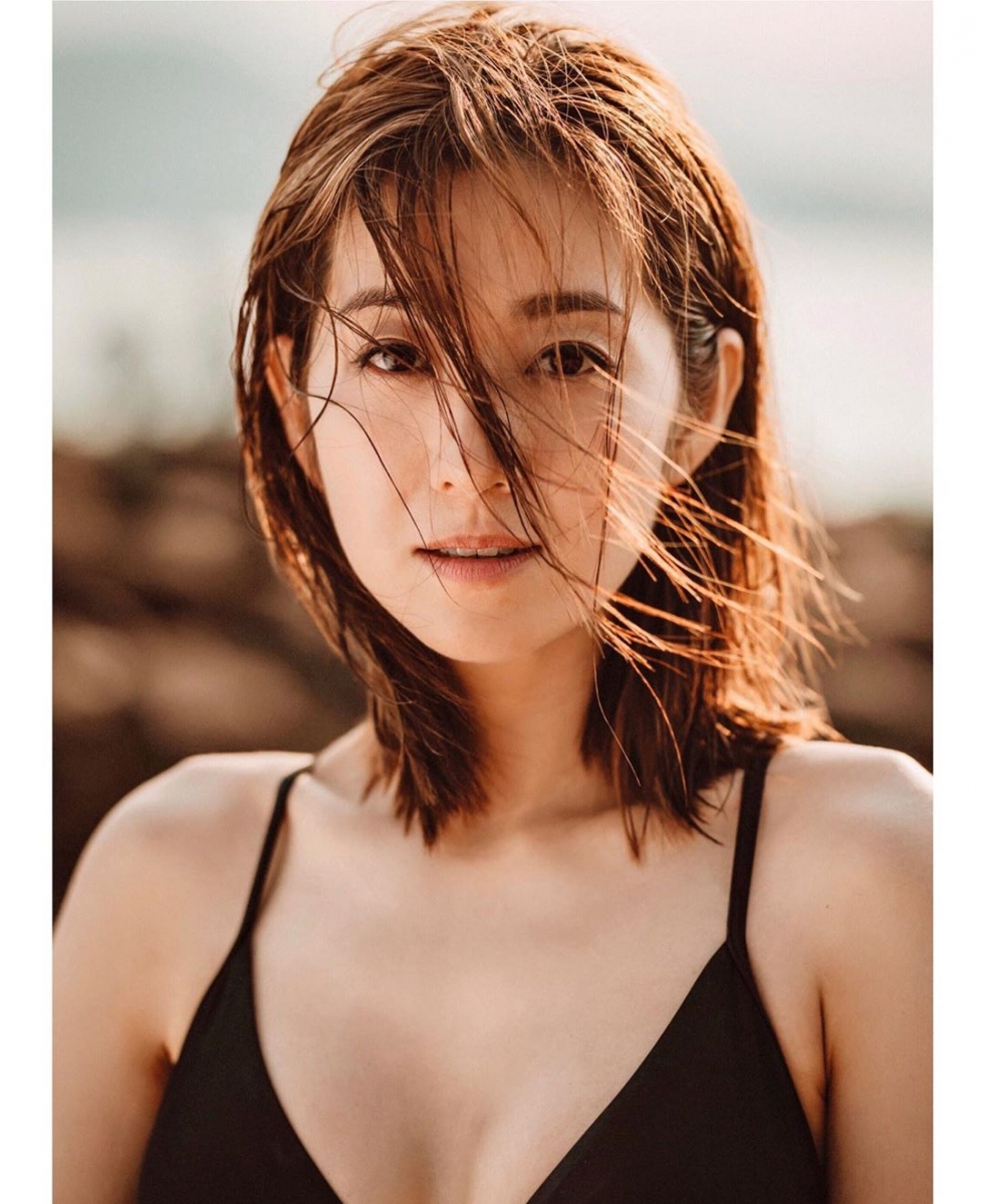 「圆规为什么能画圆?因为脚在走、心不变。你为什么不能圆梦?因为心不定、交不动。奇迹还有另一个名字,叫努力。」 「幸福是一种选择。心选择了幸福,生活就是幸福的。」