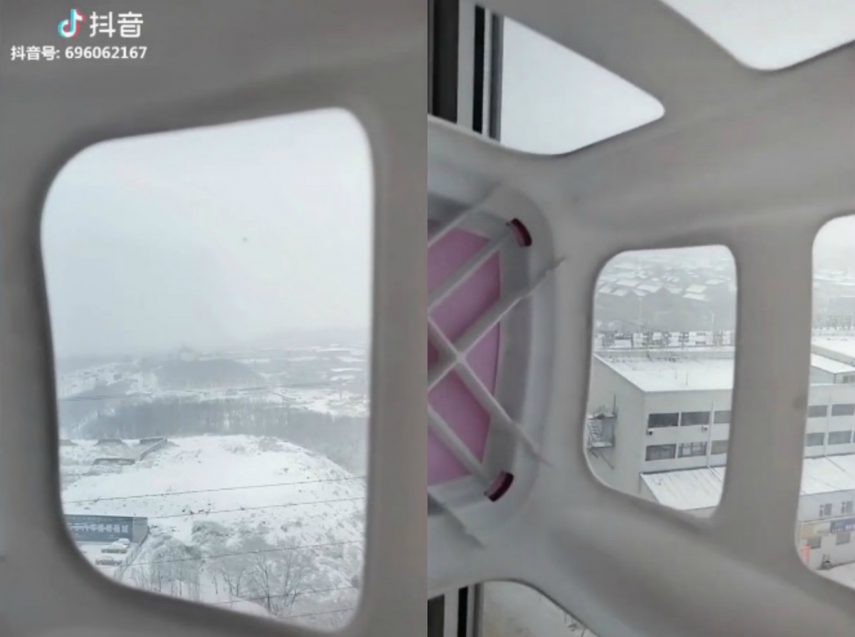 # 飞机起飞时看向窗外雪花飘飘的美景...超唯美的网美照，原来是用塑料椅子搭配家里公寓窗边景色拍的 ?！？