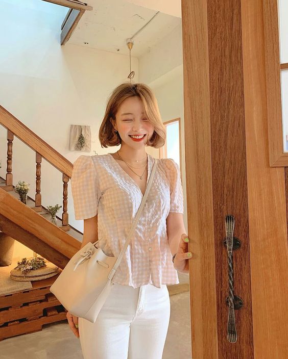 【选择 A】偶然遇见的魔法精灵把神灯送给你 【选择 B】在家里一个陈年老柜子里找到神灯 【选择 C】从古董市场相中神灯把它买回家 【选择 D】路上帮助别人后对方将神灯送给你当回礼 --- 选择好了吗?? 来看解答 ---