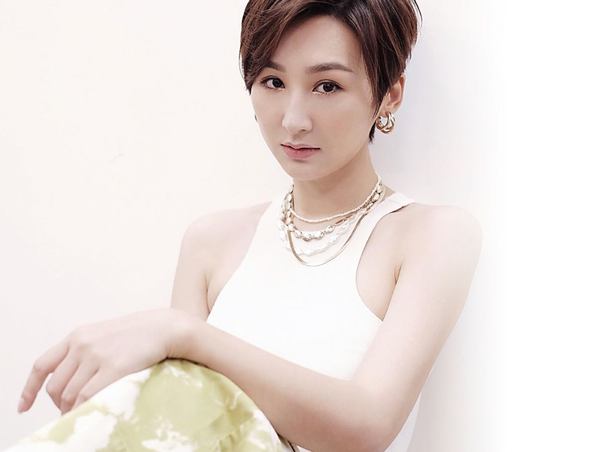 最佳女主角方面同样竞争激烈~连播好几部剧霸屏的高Ling高海宁、张曦文在2020年表现都很突出,值得入围热门视后人选!《杀手》中表现出色的龚嘉欣亦很有机会成为黑马!