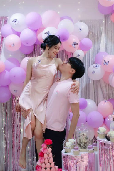 林尚进也在视频底下给网民粉丝们留言道:「我们决定分手了,抱歉让你们失望了。很感谢大家一直都积极的留言,建议我怎样做个好男友。但是我跟秋雯的状况是,双方都把工作放第一 双方都有梦想要去追、双方都没时间谈恋爱;与其因为情侣关系让双方感受到压力,不如做回朋友更轻松愉快。谢谢秋雯这两年陪伴着我成长,也谢谢网友们一路来的陪伴 ❤️」