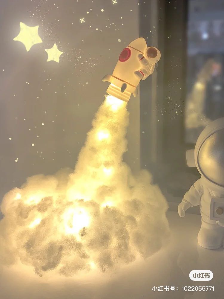 #6 宇航员+火箭DIY小夜灯 不久前编儿刷小红书时意外发现的一款「神仙颜值」小夜灯,在Shopee上竟然也可以买到 ? 超疗愈设计仿佛小小宇航员在和你说:驾着我的小小火箭陪你的思绪一起逃到快乐星球 ❤️ 绵绵糯糯的云海需要自己DIY塑形,适合喜欢做手作的Girls入手!(RM23.99)>>> 点击查看购买链接