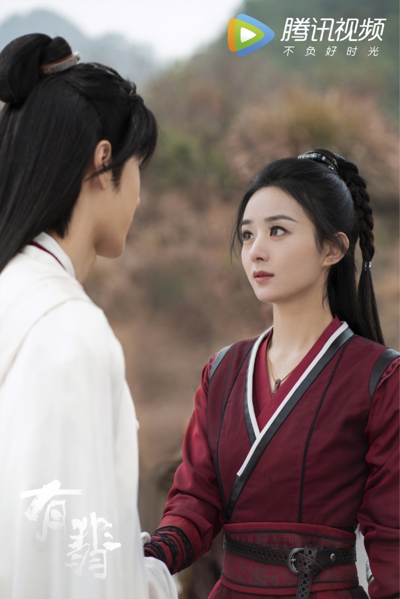 《有翡》| 王一博、赵丽颖 日前超前点播大结局的《有翡》HE啦~该剧武侠情节被吐槽故事铺排不够严谨、服化道和五毛背景获评:即使有主演王一博、赵丽颖的高流量和演技表现都救不了。 但「谢霉霉」和「水草精」的甜甜搞笑日常、到最后的携手共度共赴江湖,单看CP感还是可以一追的~