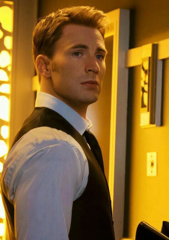 全球最帅男艺人TOP 17:Chris Evans 我们火遍全球、爱他不分年龄层的「美国队长」Chris Evans竟然十强不入!?(笑)阿编私心觉得他的绝世外型和男生女生都狂点赞的好身材,绝对值得入三甲啊~