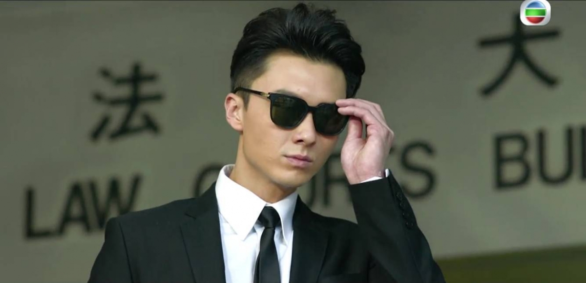 王浩信是近几年TVB力捧小生,今年继2017年后再演深入民心的《踩过界》盲侠一角,入围最佳男主角实至名归,是大热门人选。