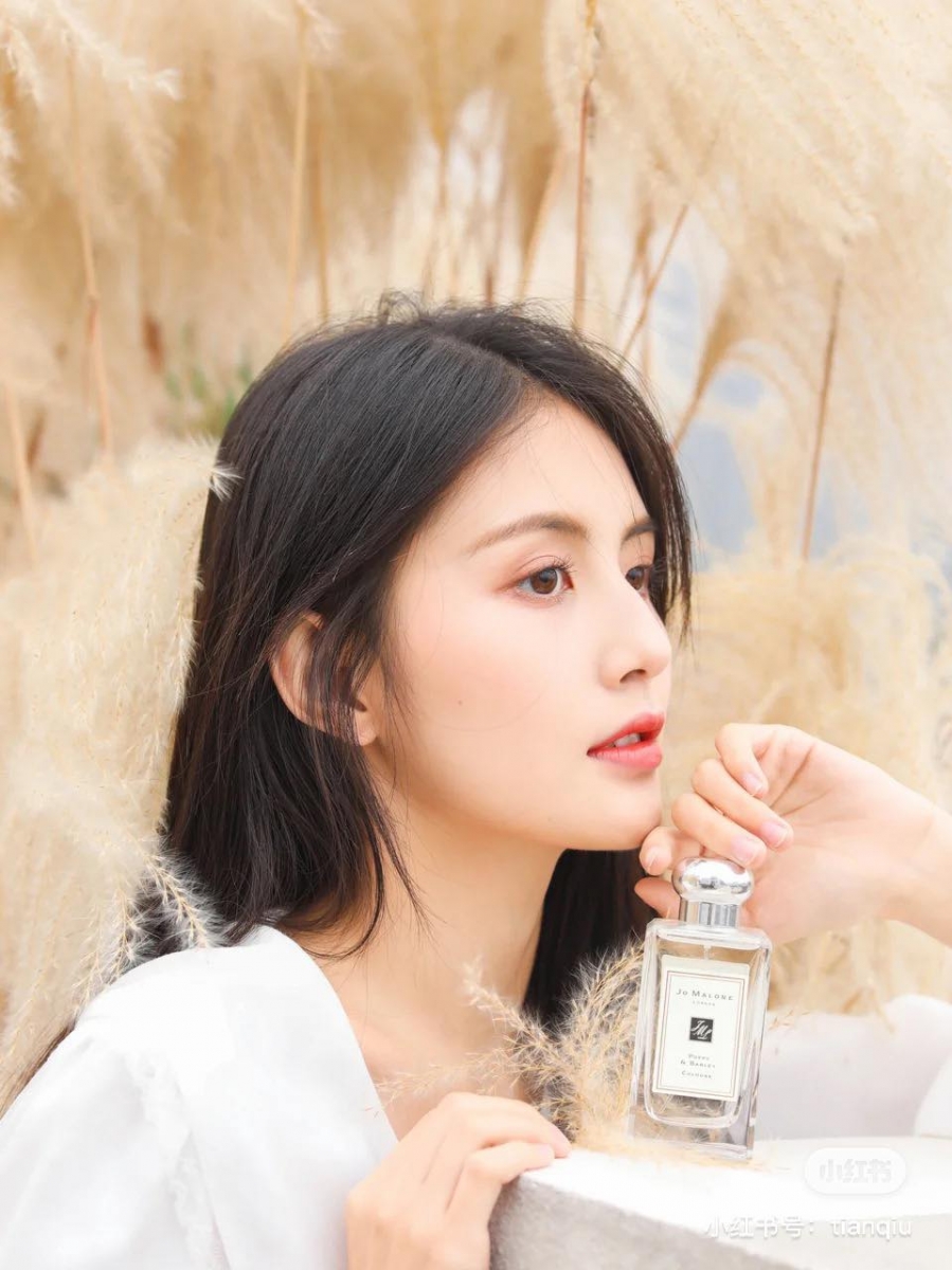 JoMalone家的香水相信是许多女生的心头好~柜上多不胜数的香型香氛究竟哪一款最值得入手、最不容易踩雷?下面来给Girls整理出网上最多网民推荐的6款必买香,自用或送礼都不出错: