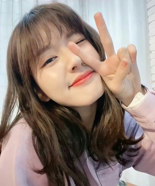 B5霜用途 # 9 :小伤口、蚊虫叮咬加速伤口愈合 不小心刮伤的肌肤小伤口、蚊虫叮咬处,都可以用哪个B5霜进行消炎、止痒和镇静修复。使用频率官方建议一天用2次,早一次晚一次、清洁好皮肤后点涂即可。 B5霜用途 # 10 :不能涂眼睛 B5霜虽然成分安全,但尽显用于肌肤上,必须避开眼睛周围肌肤以免引起眼部不适哦!