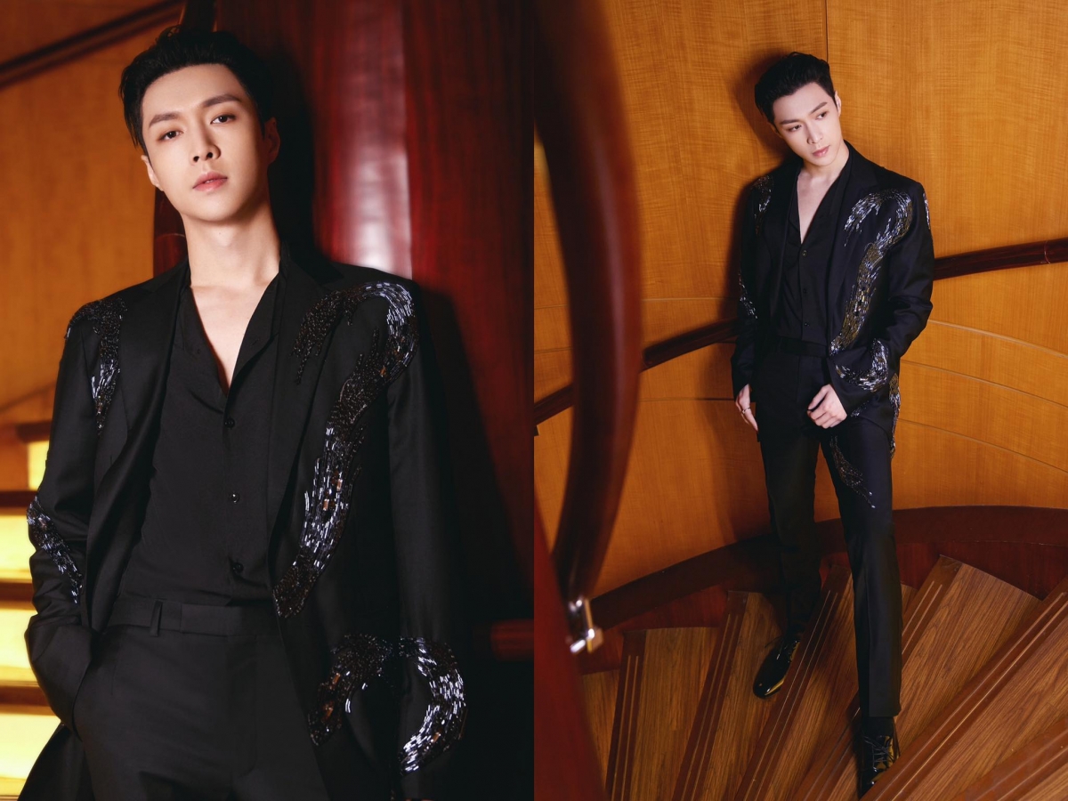 #张艺兴银龙黑色外套 一袭黑色西装造型霸气侧漏，珠光亮片共组出巨龙图腾，彰显磅礴气势。