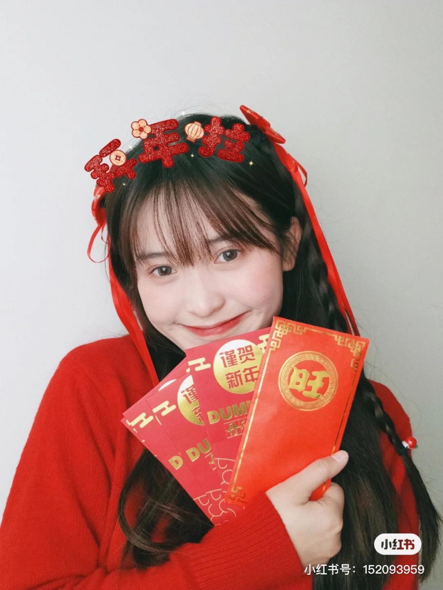 农历新年拍美照拜年少不了一身喜庆装扮~今天来和女生们分享一系列「发型教程懒人包」,共9款好感系发型绑法简单;除了可以用来搭配新春佳节OOTD,平日里换点低调的小发夹点缀即可轻松Hold住各种场合!马上笔记学习吧:
