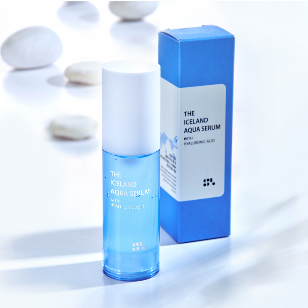 每天洗完脸和涂抹完化妆水后，使用The Iceland Aqua Serum为全脸注入源源保湿滋养，唤醒肌肤Q弹水嫩感；