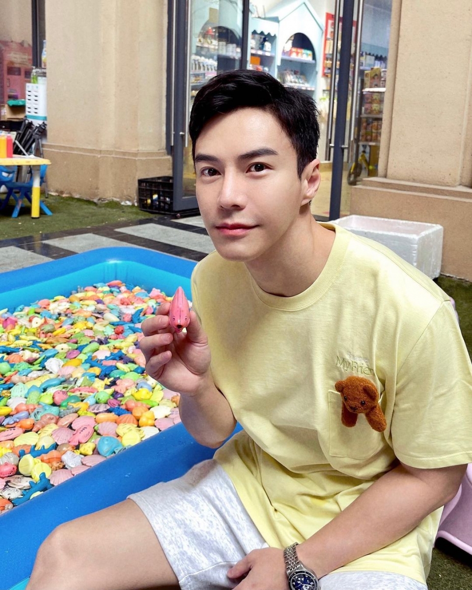 2、王冠逸 Lawrence王冠逸出生于马来西亚柔佛新山、现为新加坡公民;过去曾在大马、泰国、香港、新加坡等地影视圈发展过,2016年签约「白月光女神」秦岚投资的沃星影业后赴中国发展,凭借热播电视剧《延禧攻略》「海兰察」一角备受关瞩目!