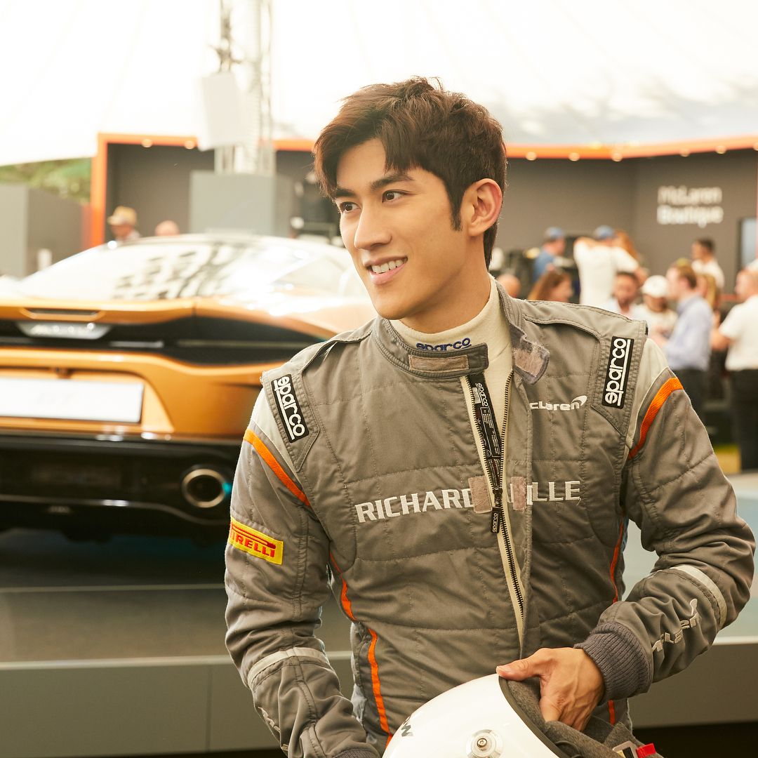 1、李治廷 说到「有马来西亚血统」的艺人明星,相信很多大马人首先联想到的是他:李治廷!他1987年出生于香港,父亲是马来西亚和中东混血儿,阿拉伯名是Aarif Rahman;近年主要在中国影视圈发展的他主演了不少新剧和电影,原本就是歌手背景出身的他在音乐上也有不少成就。