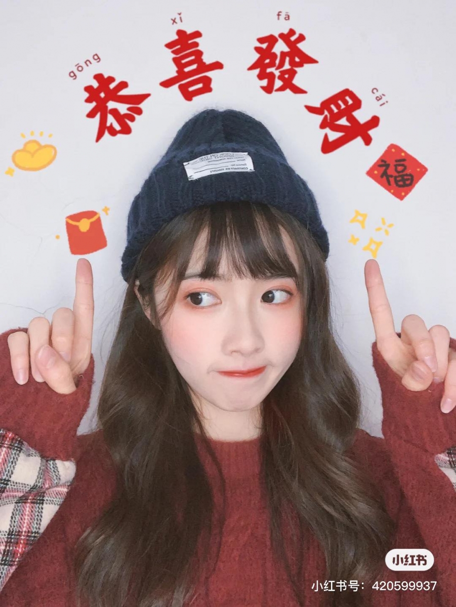 同样的白墙+贴纸、涂鸦笔后制,零成本GET年味满满喜庆美照~