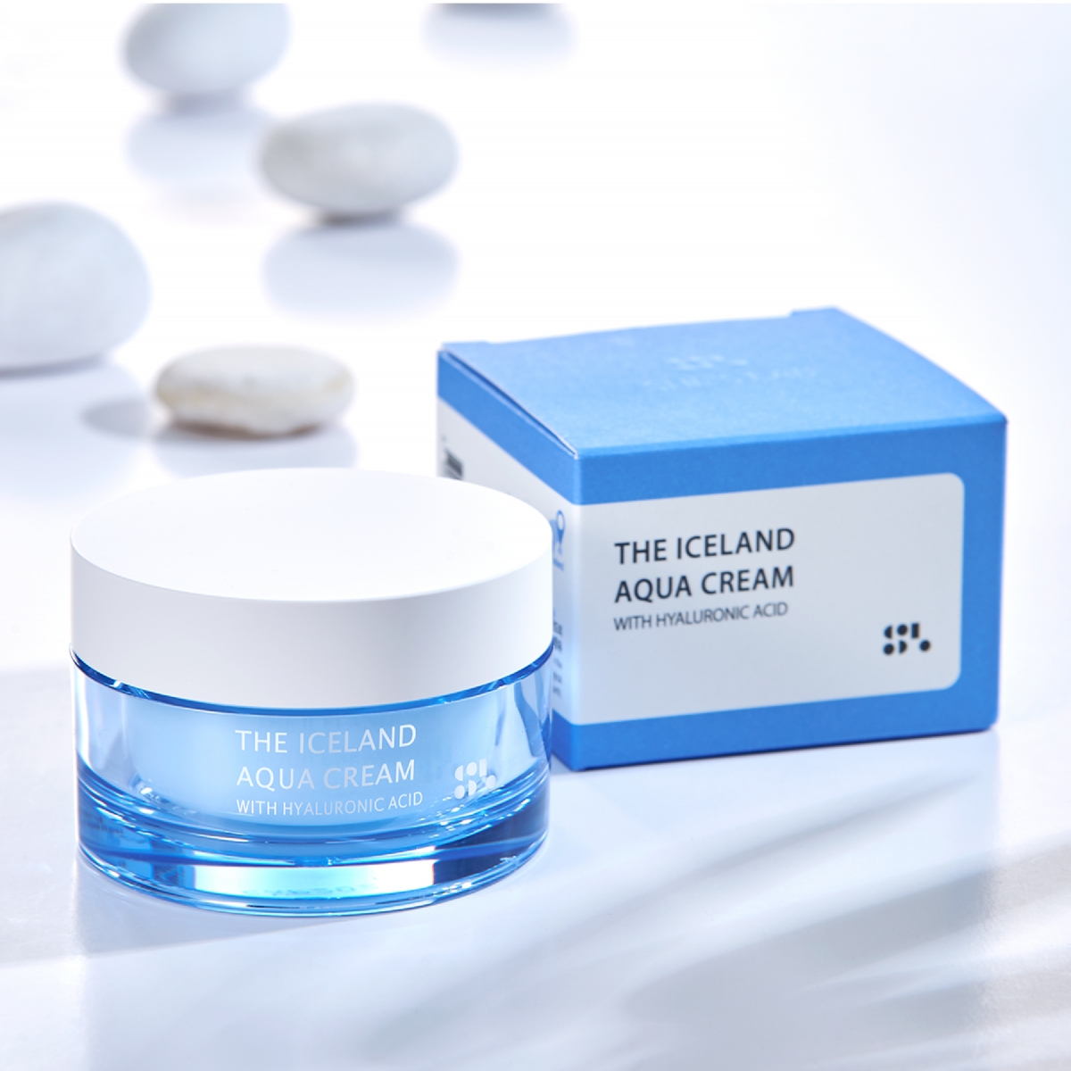 肌肤在使用The Iceland Aqua Serum注入保湿滋养后，一定要抓紧时机把它们牢牢锁进肌肤里。这时建议使用超有感保湿锁水的The Iceland Aqua Cream～