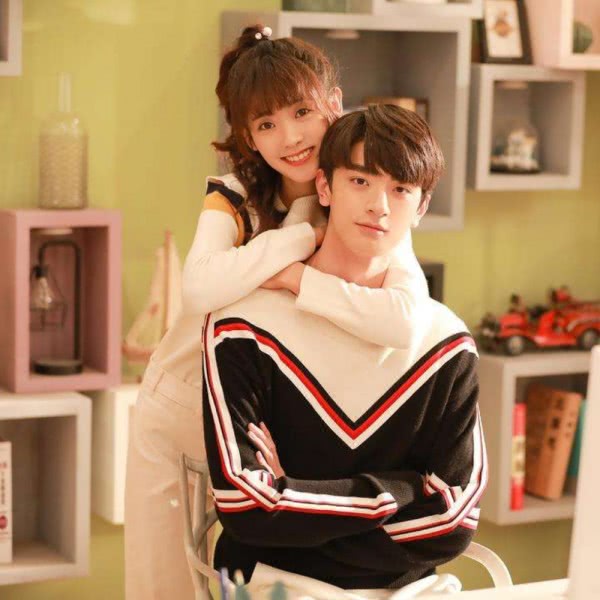 《致我们暖暖的小时光》未末CP 编儿和广大小时光粉丝们同问：唐晓天都和邢菲都二度合作了，什么时候才会轮到林一和邢菲合体啊？? CP感炸裂的俩人如果能够二搭，绝对会是爆款剧无误！