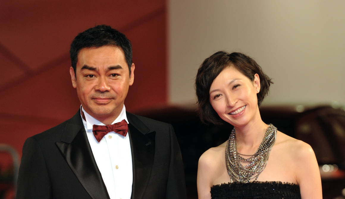 郭蔼明 刘青云的太太郭蔼明一直是公认的「真正的美貌与智慧并重」港姐,1989年于美国加州大学机械工程学;网上曾有传她1991年以硕士生身份回港参选港姐前,曾于美国NASA出任过见习工程师、因认识了刘青云放弃转正机会;而后她受访时澄清自己当时是在一所私人企业入选,并非网传的NASA。