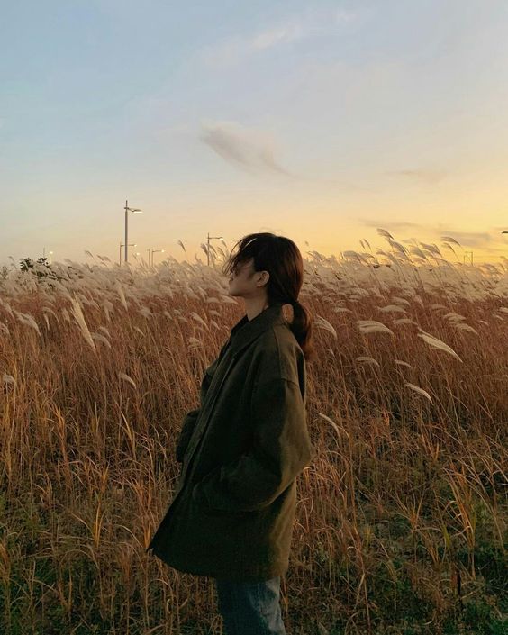 除了井胧的《丢了你》这首歌曲,抖音上还有不少传唱度极高、让人忍不住循环播放的深情歌单;今天来给大家盘点出TOP 10必听,欢迎大家打开耳朵、进入悲伤情歌星球,在旋律和歌词里找到宣泄口,狠狠哭一场释放压抑已久的负面情绪: