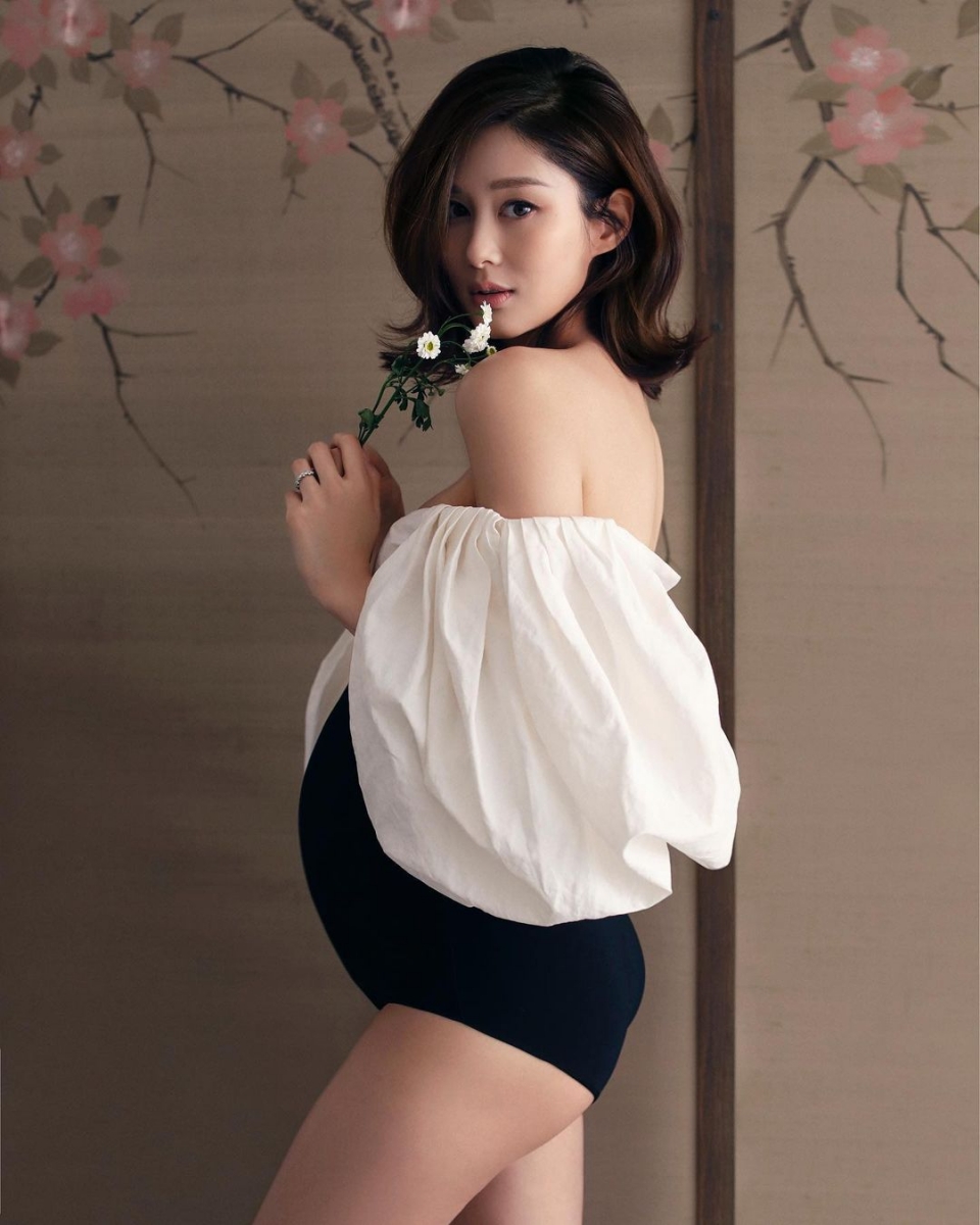 恭喜 ?稍早前「香香」岑丽香在IG上宣布「好孕到」怀二胎好消息,公布了超迷人孕照及家庭温馨合照之余,也透露二宝小名是「Baby Cashew 小腰果」~