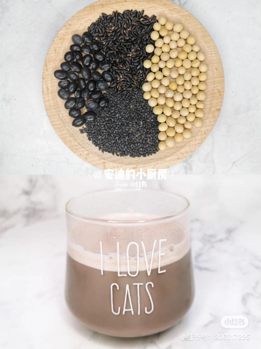 无糖三黑豆浆：1星期喝2-3次有效帮助乌发润发、防脱发 材料准备黑豆10g、黄豆10g、黑米5g、黑芝麻5g，将食材清洗干净后和250ml清水放到破壁机里，选择豆浆功能，10几分钟即可喝到热乎乎的无糖三黑豆浆喽！