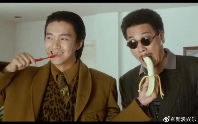 吴孟达在香港影史上堪称最强绿叶演员，和星爷周星驰搭档主演过不少经典佳作，如《赌圣》、《九品芝麻官》、《逃学威龙》、《食神》、《少林足球》等。