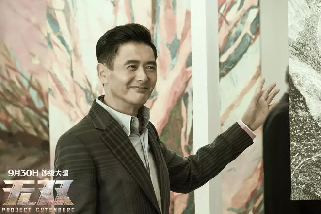 周润发 发哥周润发18岁时被朋友怂恿参加无线电视艺员训练班,之后成功被录取、训练后从连续剧配角演起,逐渐为人熟识。出道前他为帮补家里做过不少兼职工作、17岁正式辍学谋生计,曾当过擦鞋小弟、邮包搬运工、酒店服务生、办公室助理、相机推销员、的士时机。