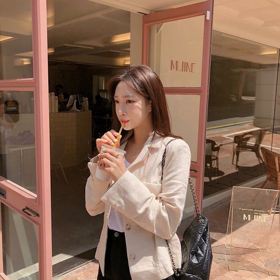 除了之前给Girls推荐过的燕麦牛奶之外，「豆浆」只要喝对也能给瘦身减脂带来立竿见影的效果！尤其年后想要快速恢复体重的女生，不妨可以参考以下女神汤唯、小S也推荐的「豆浆瘦身法」，另外搭配几种食材还能内调外养喝出好气色！一起来看看吧～