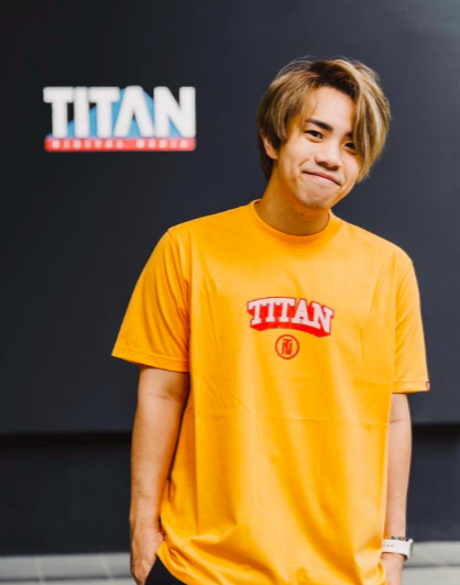 来自马来西亚的亲子频道JO Channel以玩具开箱、亲子互动内容为主,吸金能力不容小觑,在网传的排行中中排名第四。另外一位挤进前十的大马YouTuber则是Namewee黄明志,榜中排名第9。订阅人数破450万的新加坡YouTuber JianHaoTan名列第5~