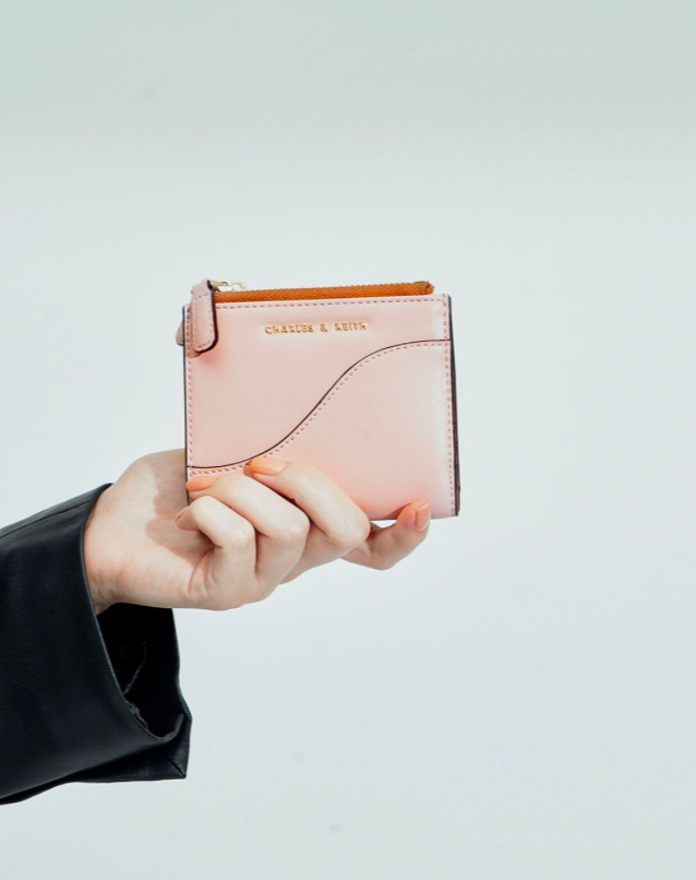 # 粉色钱包推荐:Charles & Keith Top Zip Mini Wallet 拉链设计迷你钱包 顶部的拉链设计很具特色,手掌大小Mini Size配上柔美粉色很是别致!