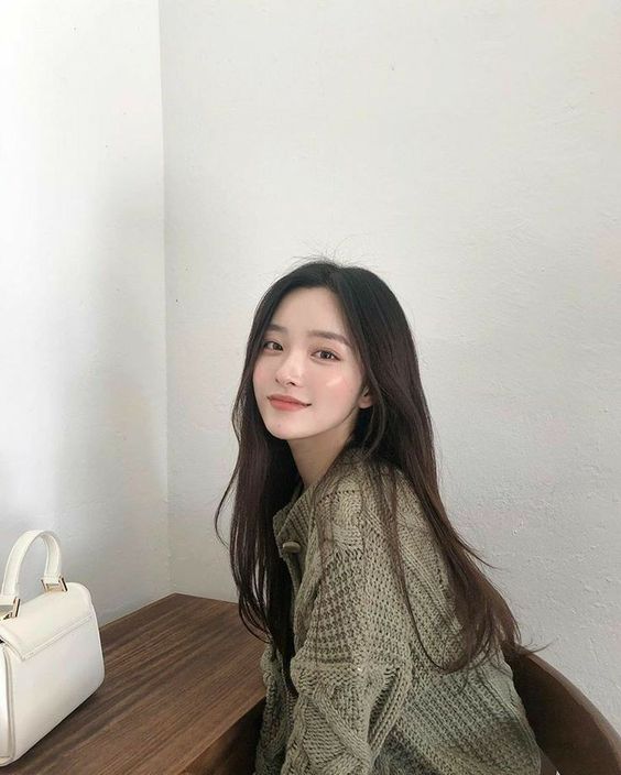 ✨ 怎么样让素颜霜妆效更持久? 和上粉底前要做足妆前保养一样,想要妆感更持久,使用素颜霜前也一定要把保养程序、给肌肤好好打底。虽说市面上绝大部分的素颜霜都主打自带保湿功效,但它还是属于化妆类产品,不建议直接用来取代保养品哦!