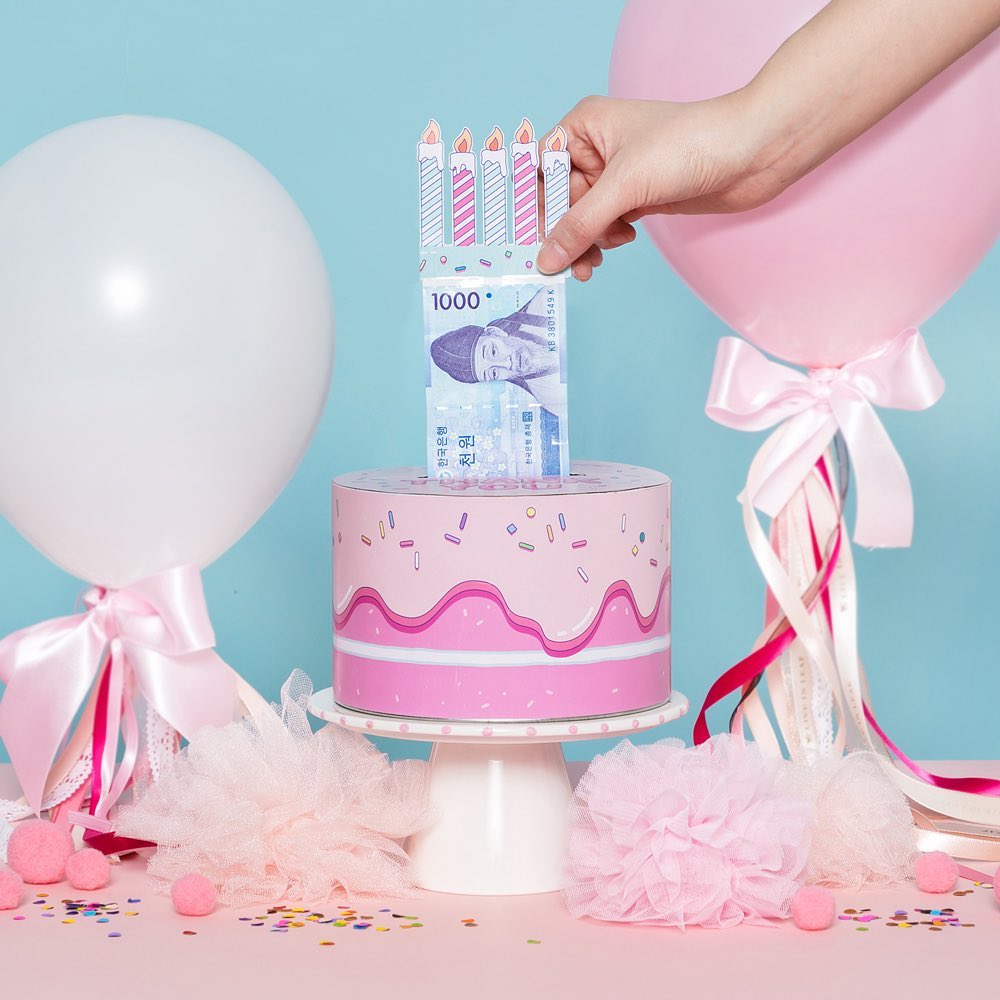 # 现金蛋糕 年前好像就蛮常见类似的Money Cake设计,可以找有在做这种蛋糕的店家客制~送另一半之余也可以给长辈当拜年/生日大礼哦!