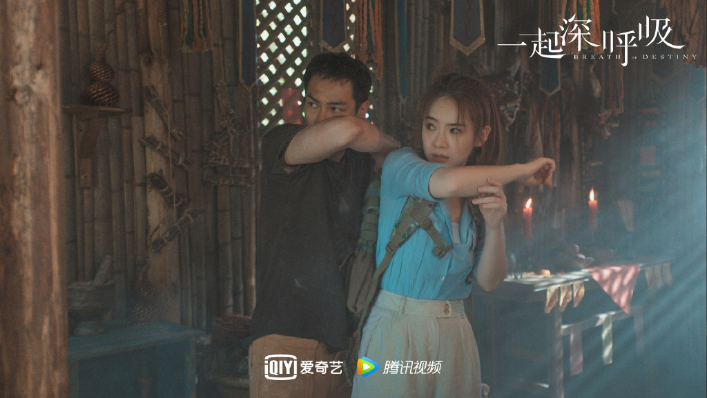 TOP 7 :一起深呼吸 | 全网热度指数 65.79 近几年陆剧方面医疗剧热潮兴起,继之前《了不起的儿科医生》后,23日开播的《一起深呼吸》也掀起关注。该剧侧重在一般大众相对陌生的「援外医生」群体,讲述妇产科医生周悦(戚薇 饰)作为第二批援札医疗队队员抵达东南亚海岛札尔岛,在这座医疗条件落后的贫困岛屿上面对火山爆发、大地震,迅速投入救援工作。 而后周悦在这里认识了海归外科医生李天成,携手合作在紧急状态与死神作战。整体剧情节奏快狠准、细节真实、感情处理细腻,非常值得入坑!